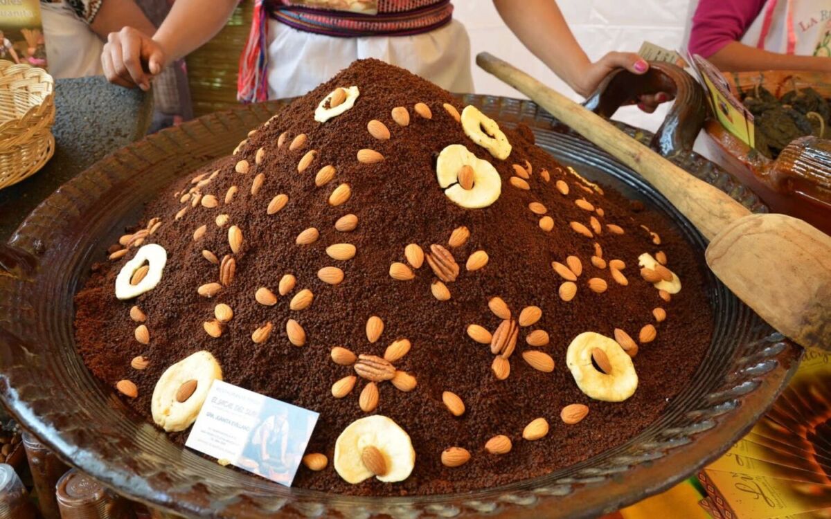 Mole almendrado en polvo de San Pedro Atocpan