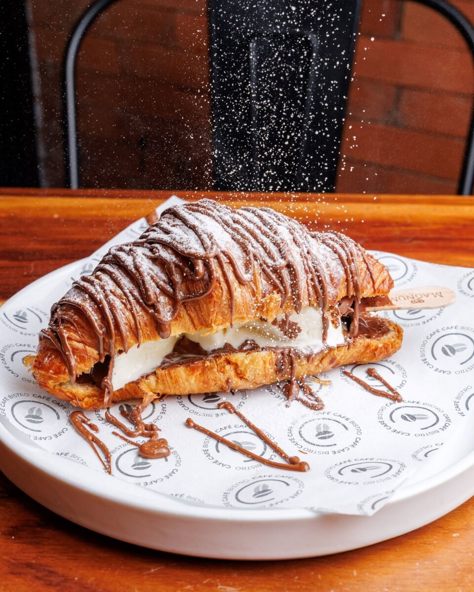 croissant de mágnum con nutella