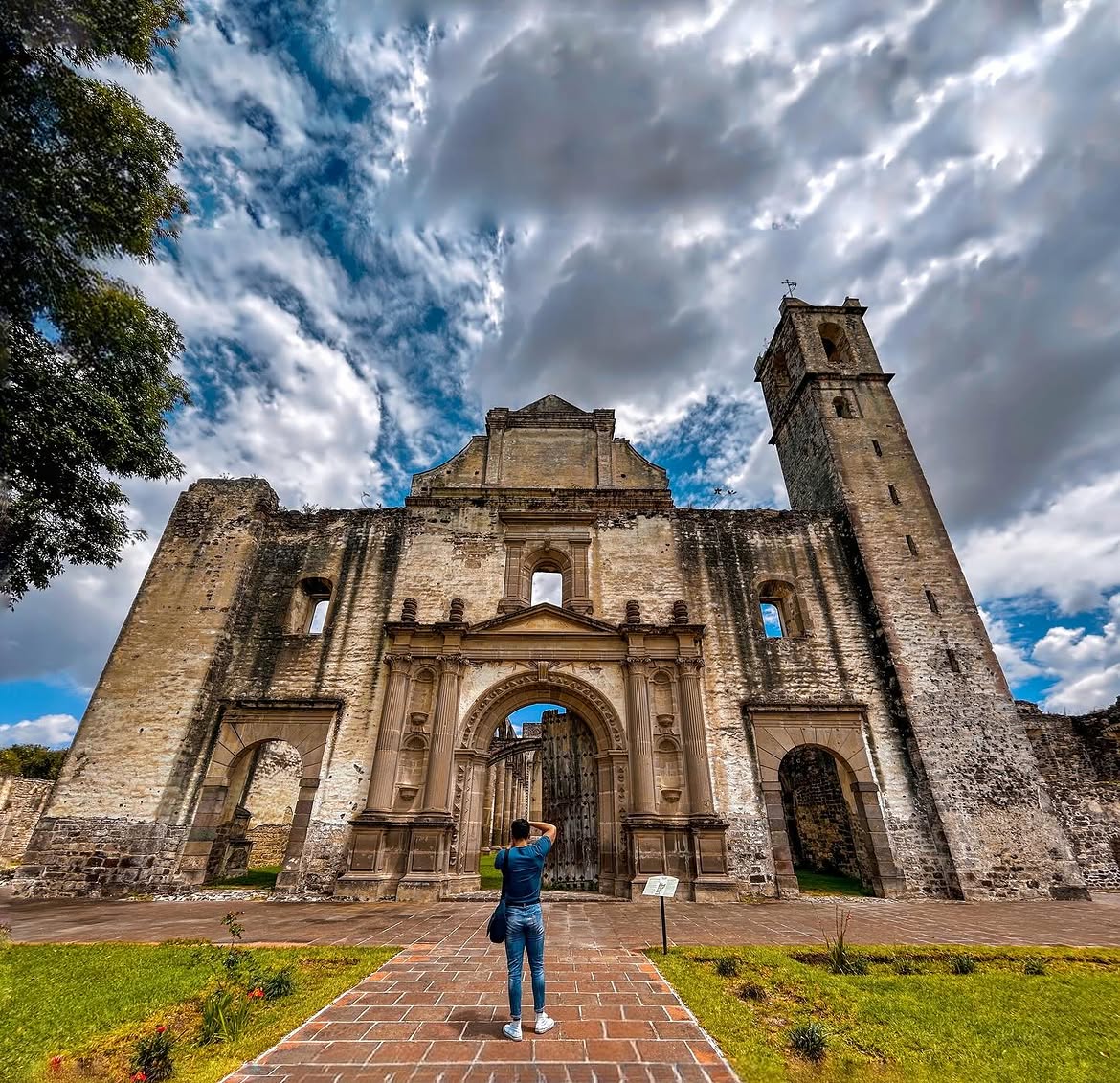 Entrada al Ex Convento Franciscano de Santiago Apóstol de Tecali Herrera