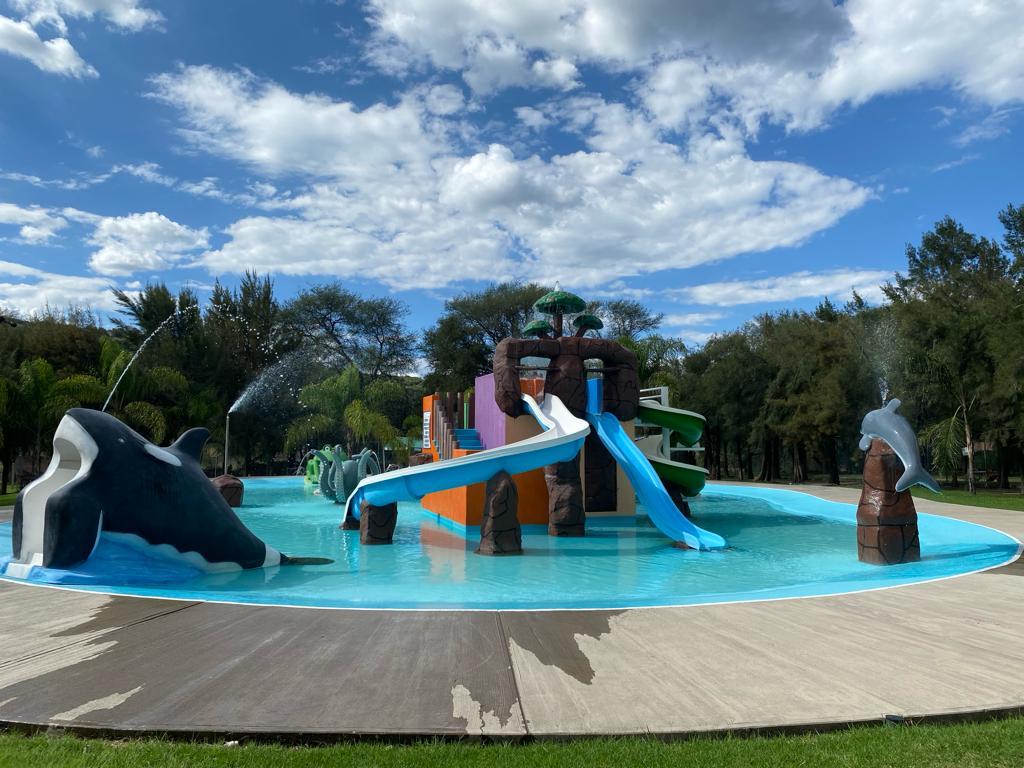 balneario con toboganes