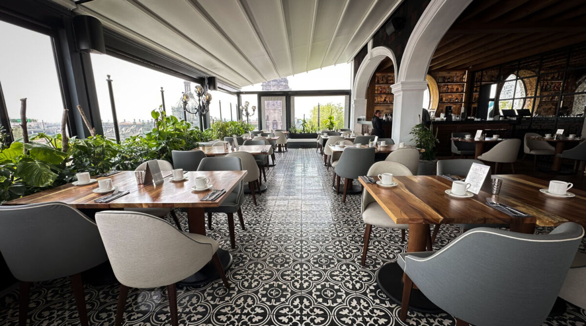 La nueva terraza en el Zócalo para desayunar con tu mamá y tus tías: buffet con vistas a la Catedral y la Torre Latino