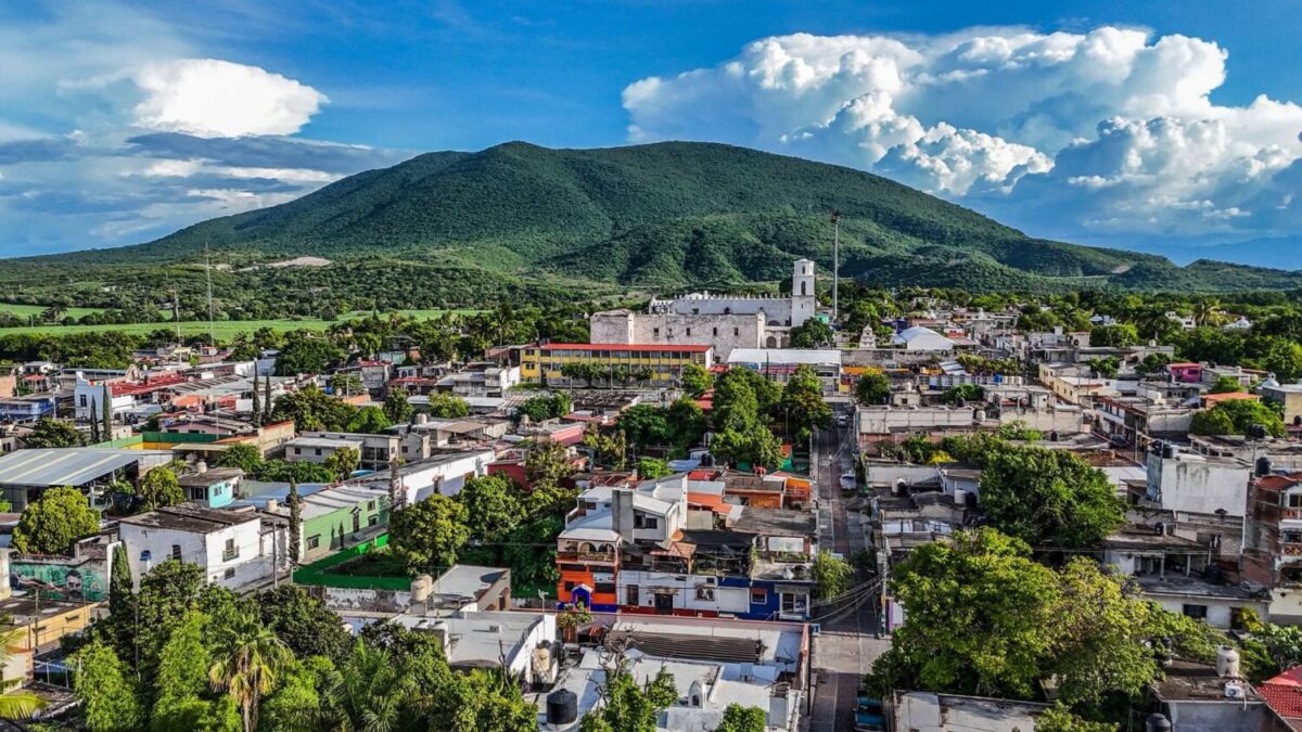 La gente se lleva mole rojo en pasta de este mini pueblo de Morelos con un cuartel zapatista