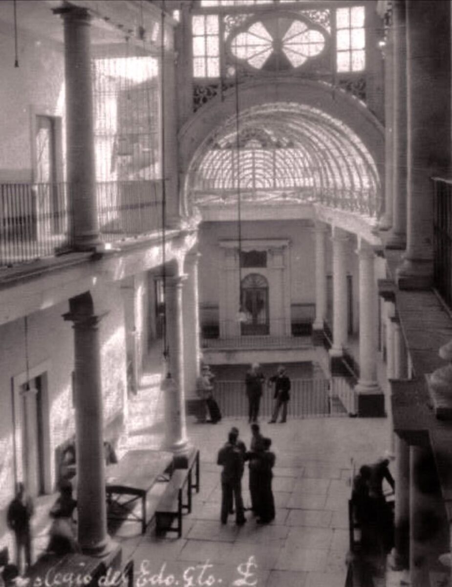 Foto antigua de la Universidad de Guanajuato 