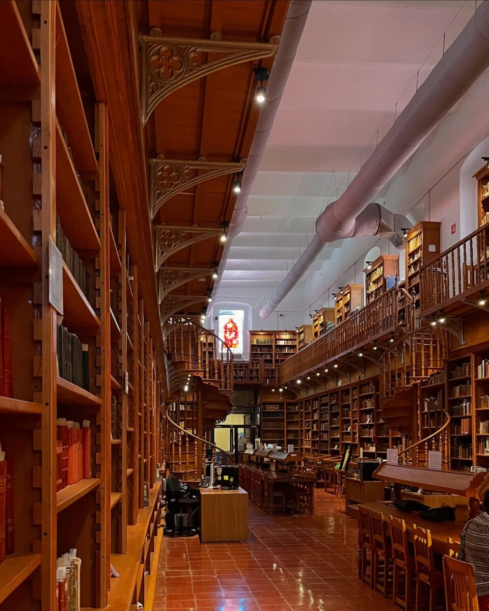 Biblioteca Armando Olivares en la Universidad de Guanajuato 