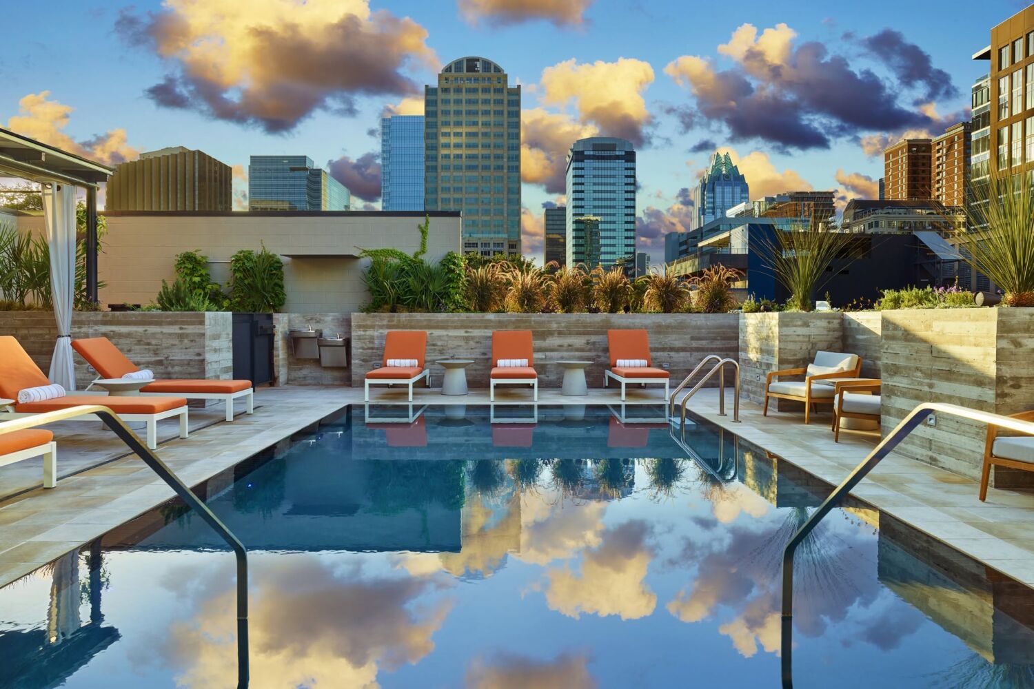 «Es lo más romántico de Estados Unidos»: El hotel céntrico con vistas al skyline para romancear y comer riquísimo «Es lo más romántico de Estados Unidos»: El hotel céntrico con vistas al skyline para romancear y comer riquísimo