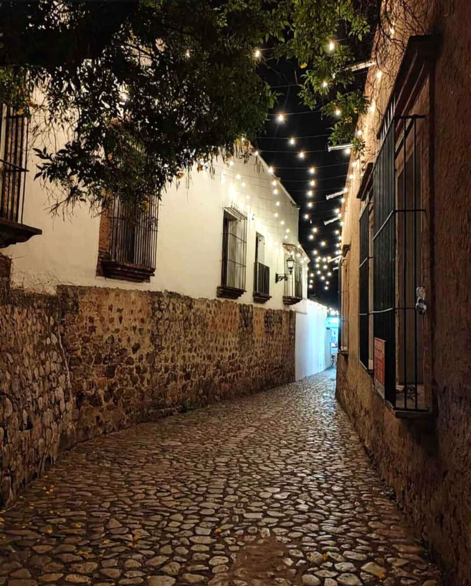 El pueblo empedrado con una calle donde todos se besan: dicen que parece Andalucía pero en el norte de México