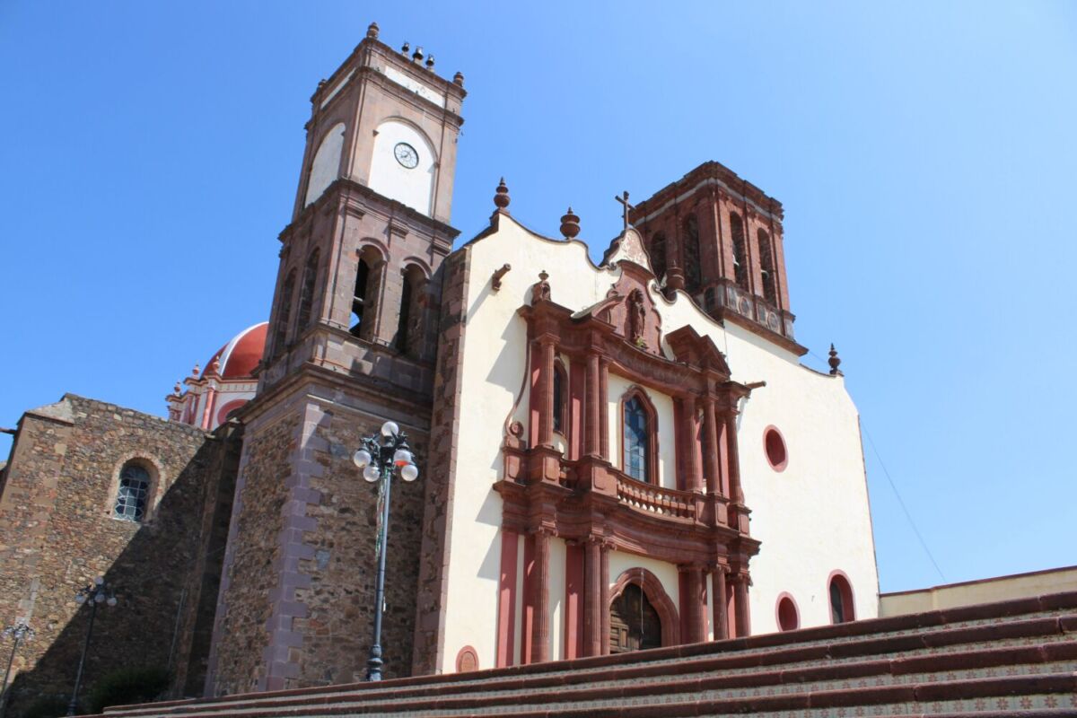 fachada de un templo religioso en Amealco