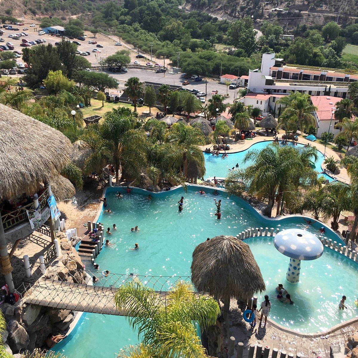 El oasis de aguas calientitas donde hay un géiser y spa natural con albercas termales cerca de la CDMX