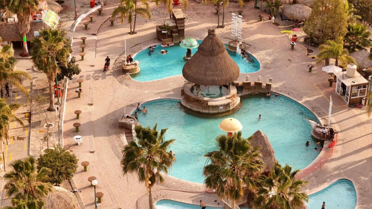 Albercas del balneario El géiser en Tecozautla, Hidalgo