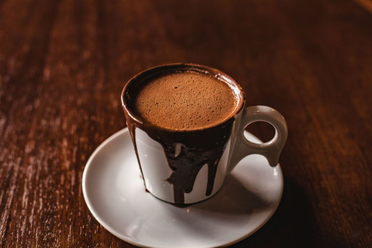 taza de chocolate mexicano caliente