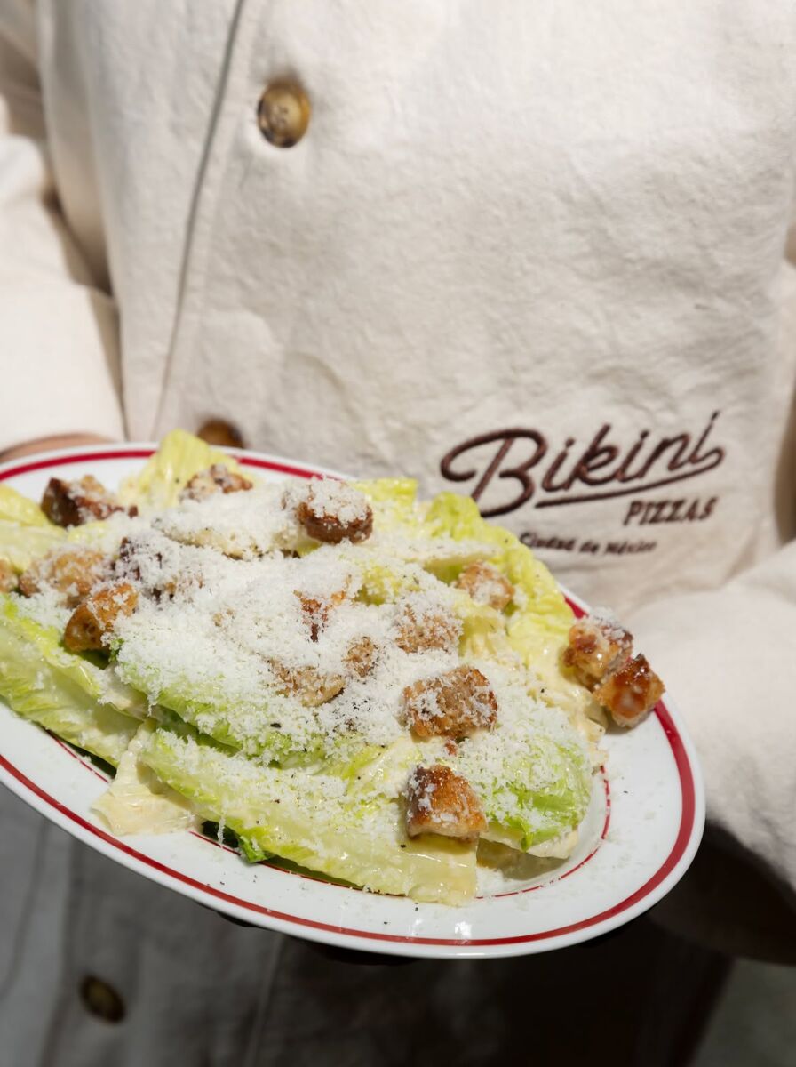 Ensalada César en Bikini Pizza, CDMX 