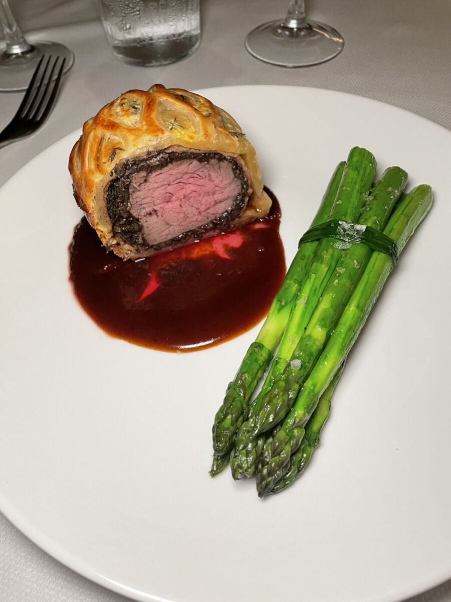 Probamos el nuevo menú de Blanco Castelar y no podemos dejar de pensar en su Filete Wellington y su postre de limón
