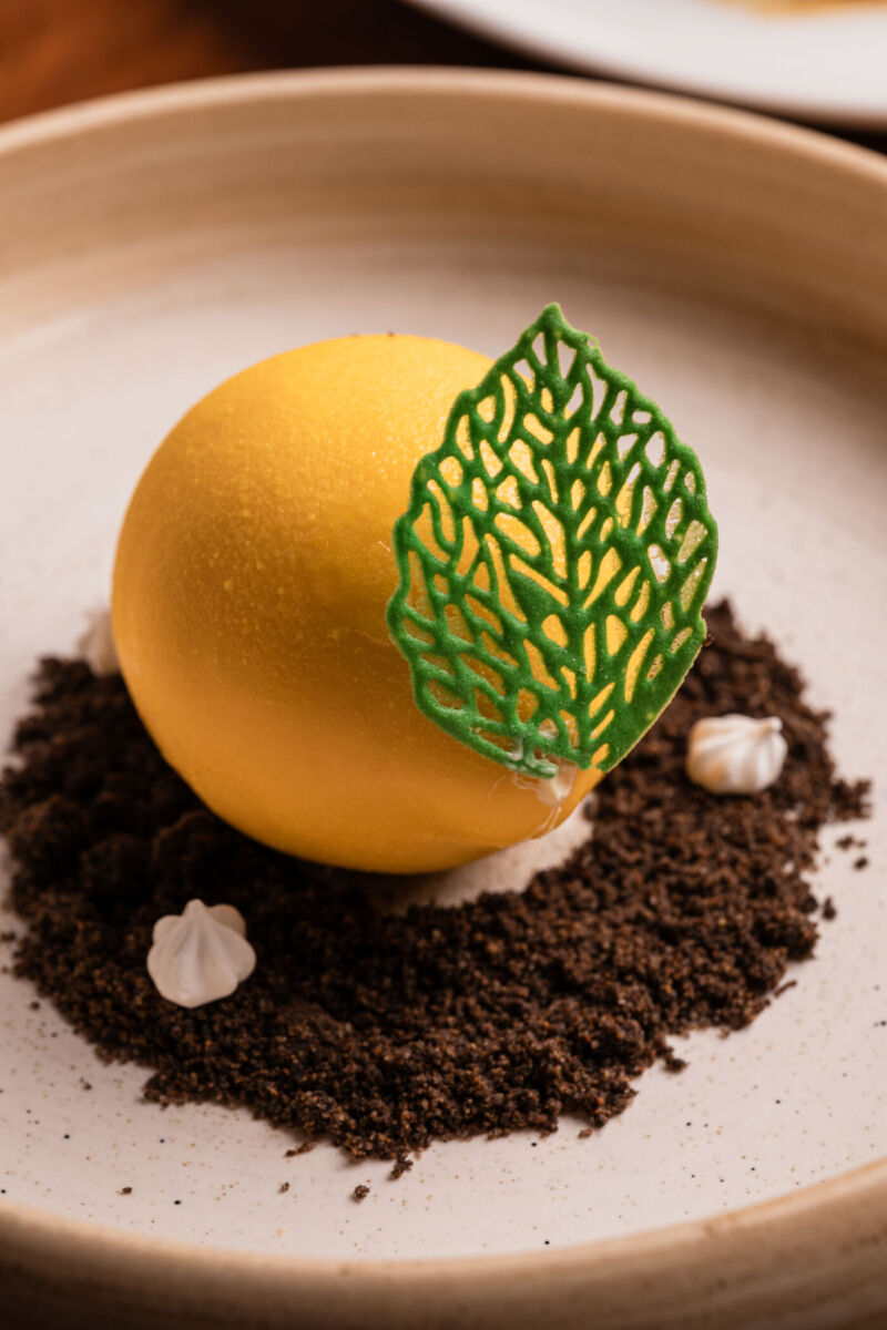 Postre Sorpresa de limón en el restaurante Blanco Castelar 