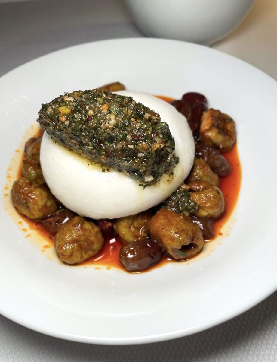 Aceitunas con burrata ahumada