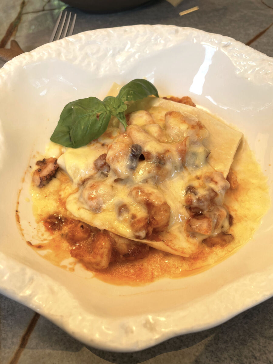 Lasaña de camarón y pulpo en el brunch de Casamarena 