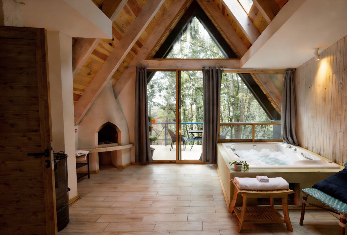 jacuzzi privado en una cabaña 
