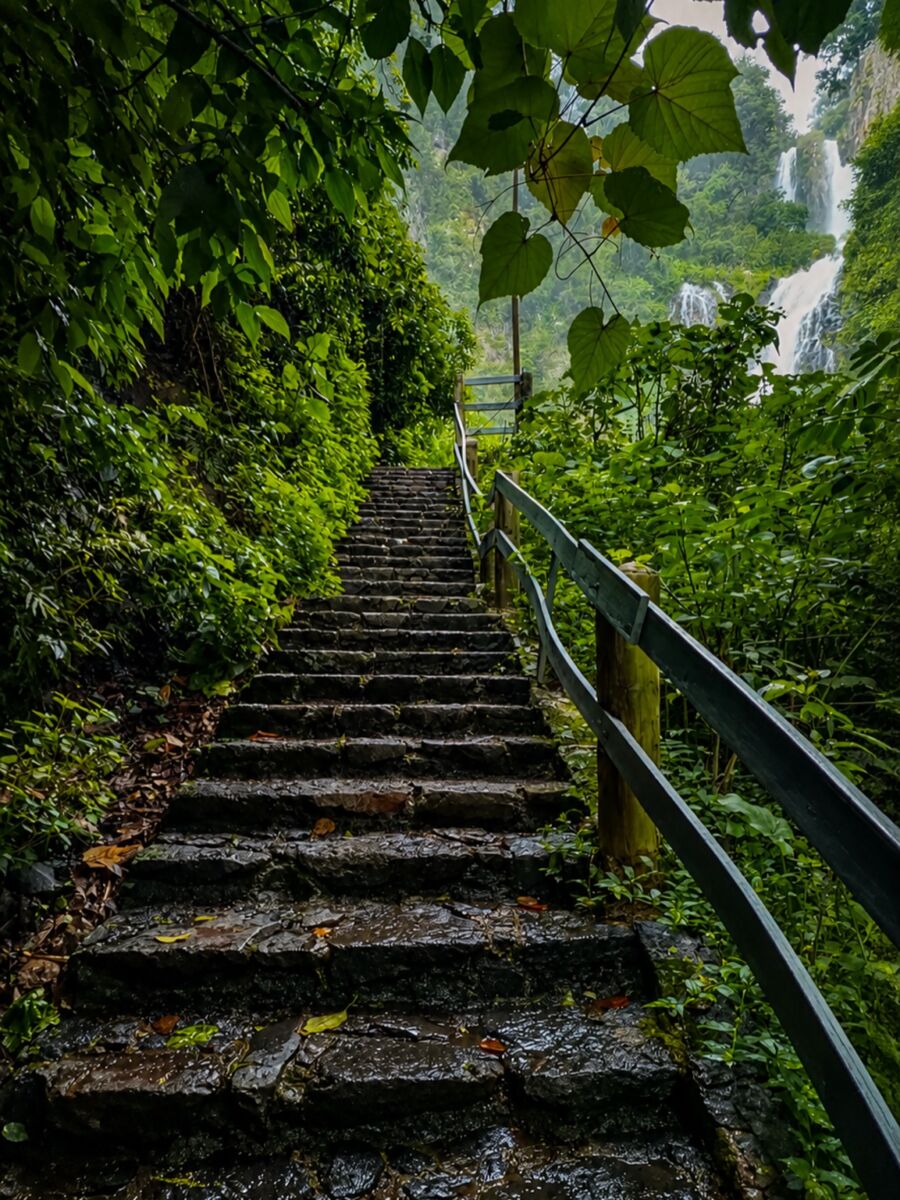 cascada alta cerca de la cdmx en puebla