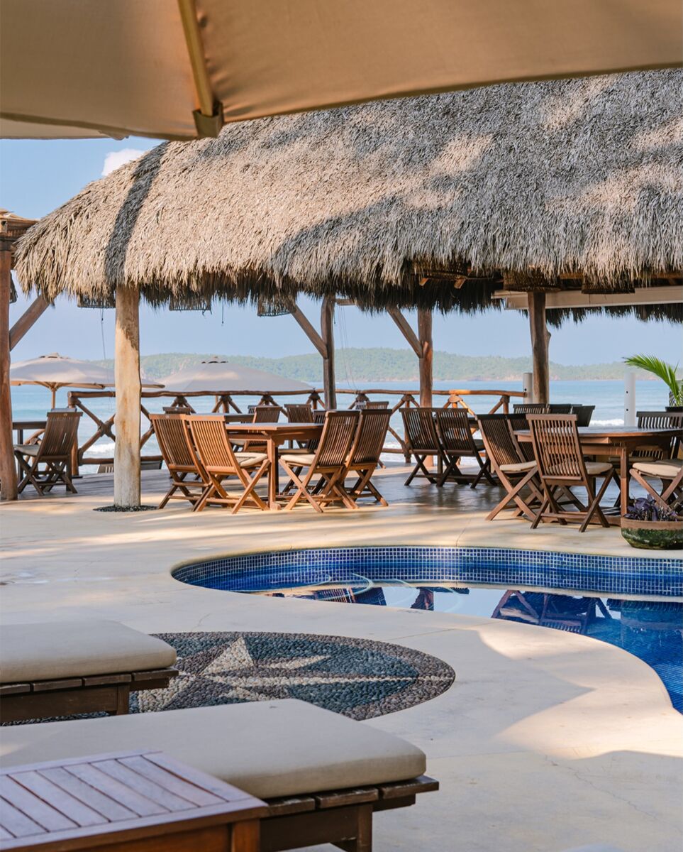 restaurante al aire libre frente a la playa 