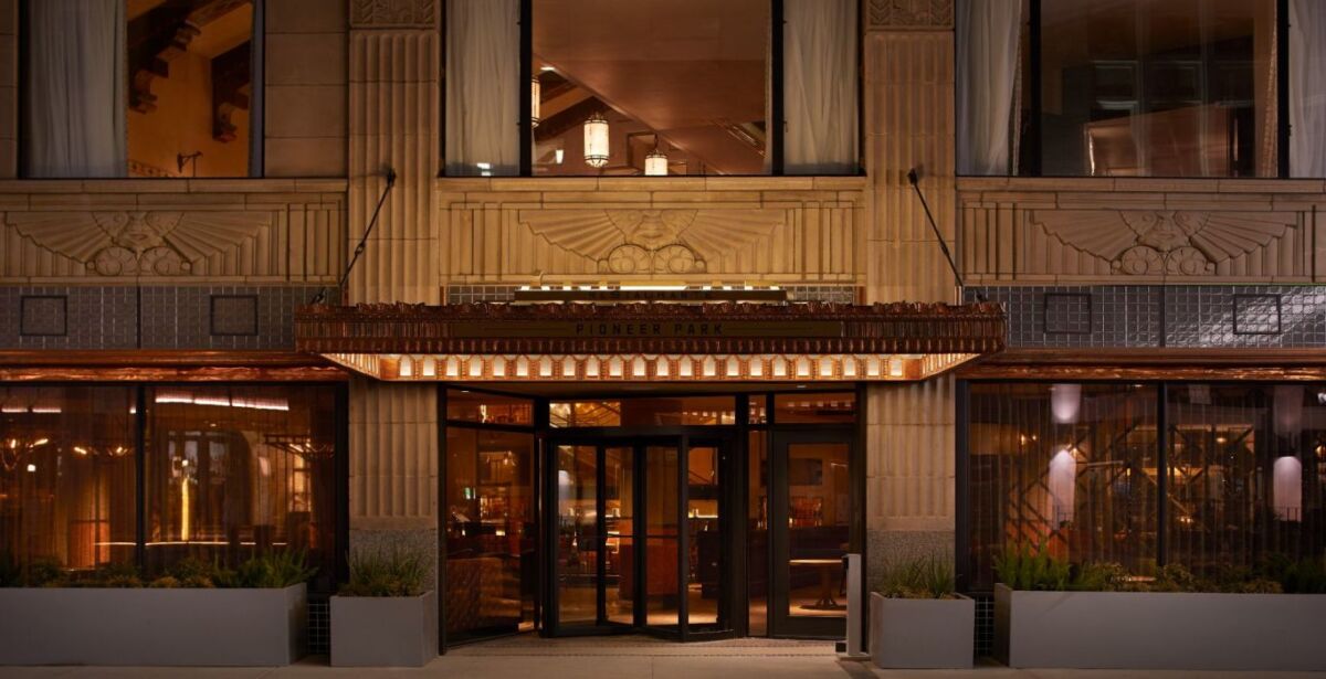 entrada The Plaza Hotel Pioneer Park