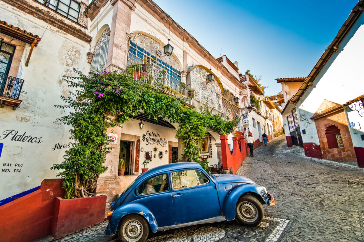 Calle empedrada de Taxco, Guerrero 