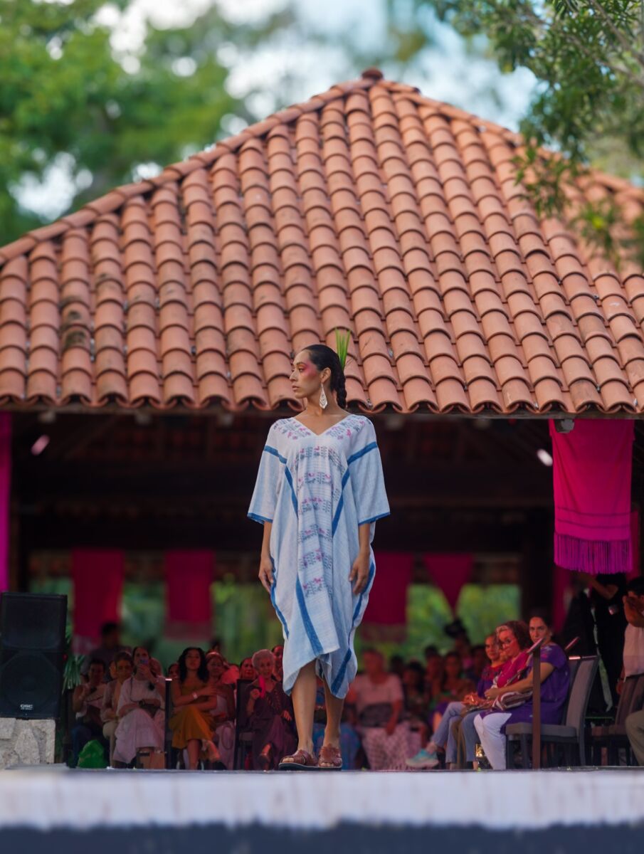 pasarela ropa artesanal mexicana