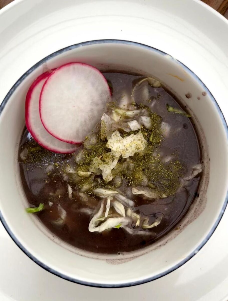 caldo de frijol con puerco en honor a yucatán