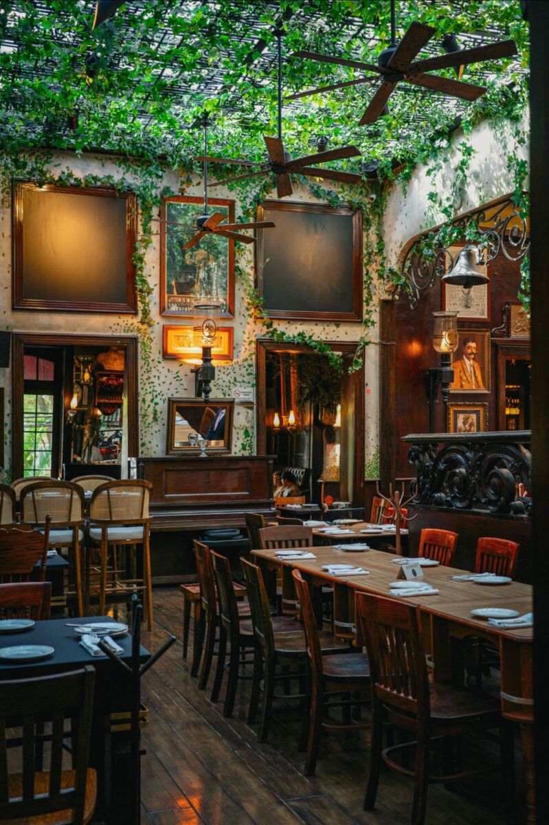 Interior de Gran Cantina Filomeno en la Colonia Roma, CDMX