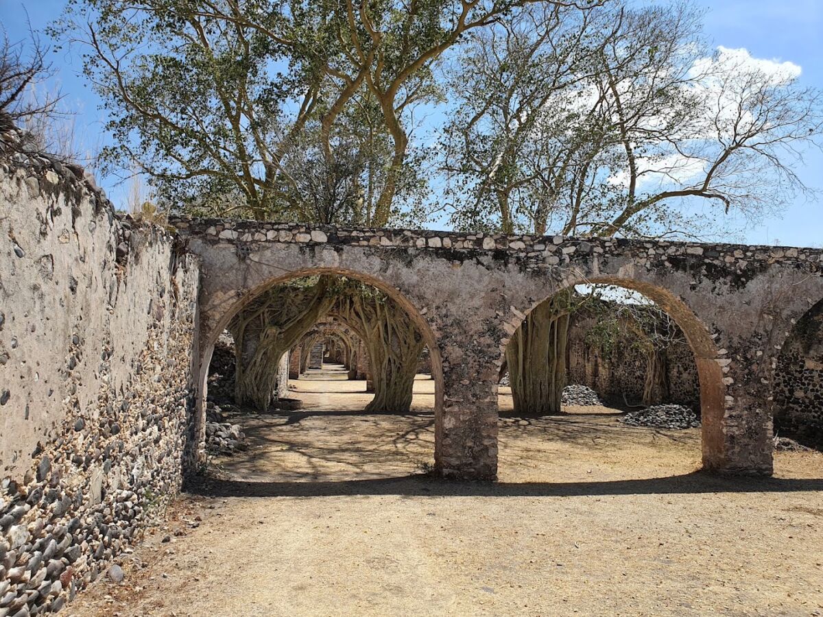 antigua hacienda en ruinas 
