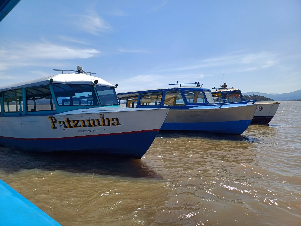 Lancha en el Lago Pátzcuaro, Michoacán 