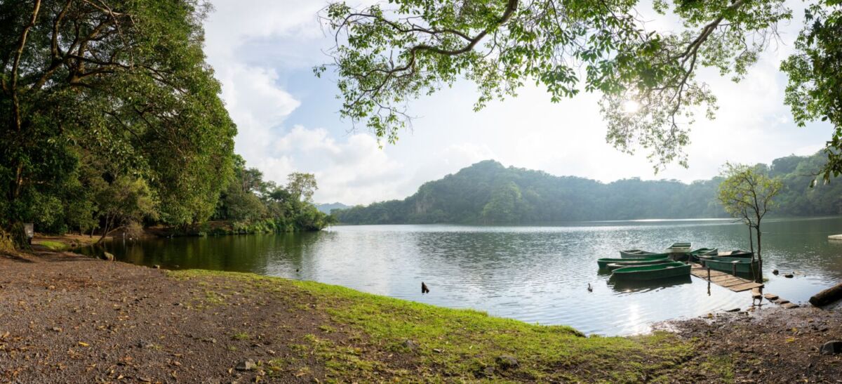 cuerpo de agua para pasear en lancha 