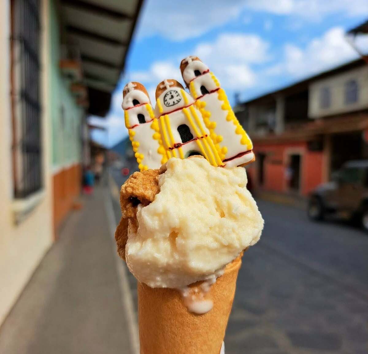 El pequeño pueblo veracruzano donde sirven nieves artesanales con una mini iglesia comestible