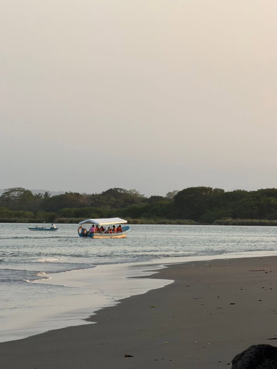 Paseo en lancha en Playa Casitas y río Bobos
