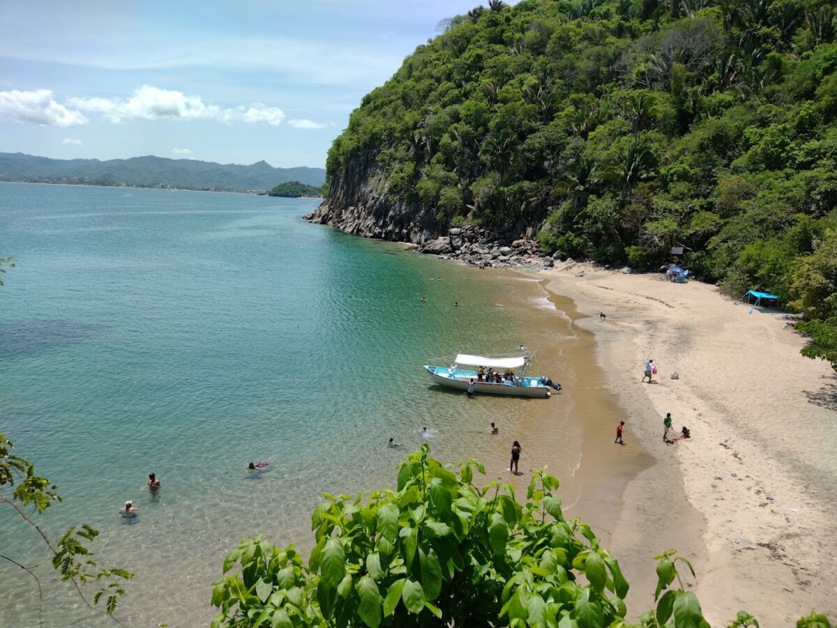 Ni Oaxaca ni Jalisco: la playa más bonita entre acantilados está en Nayarit y tiene nombre de animal