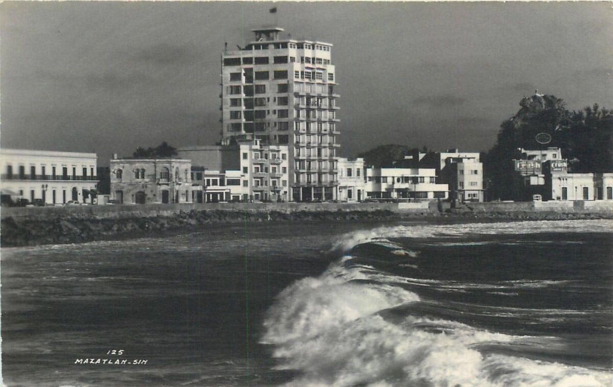 Foto antigua de Playa Olas Altas en Mazatlán 