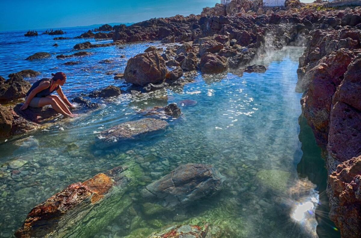 Pozas naturales con agua caliente en Puertecitos, Baja California 
