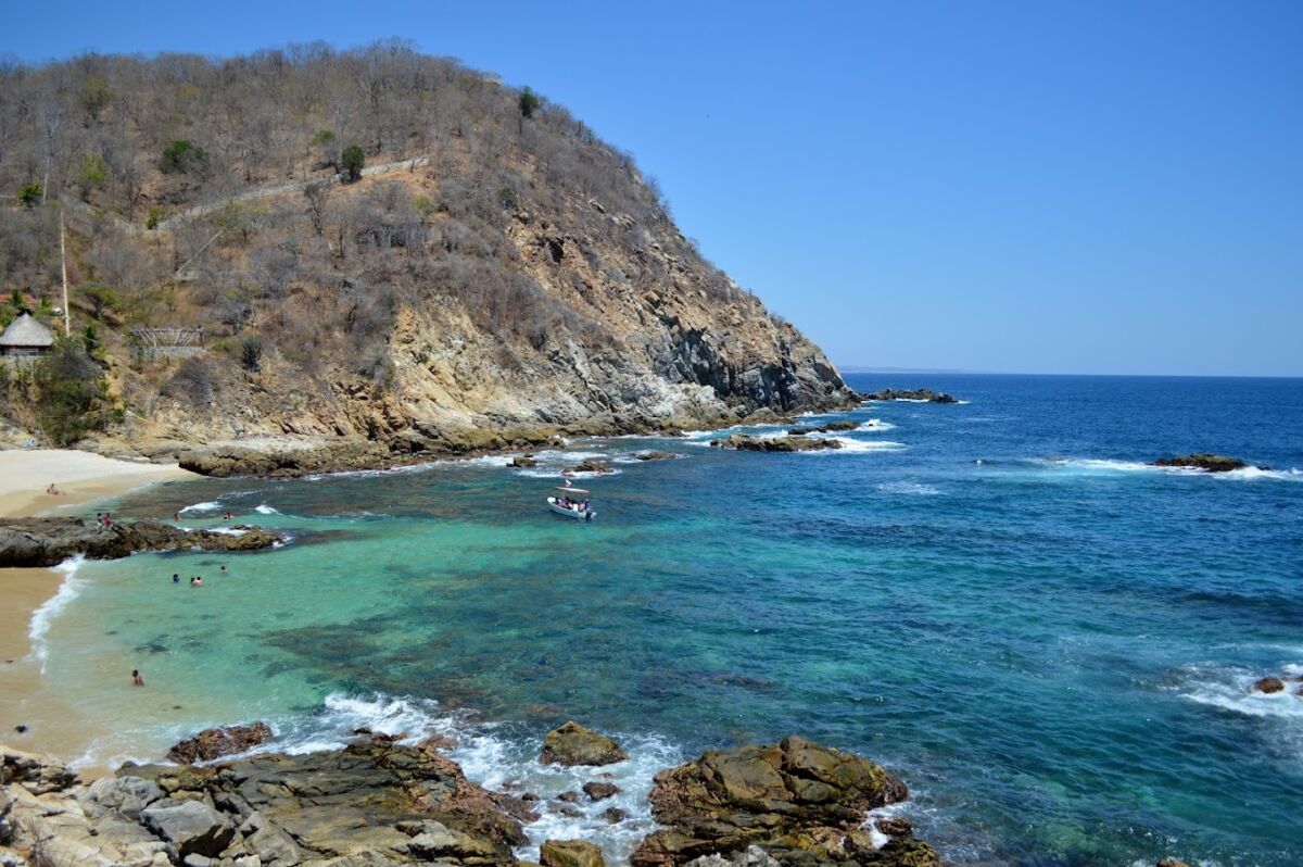 vista aérea de la Playa Estacahuite 

