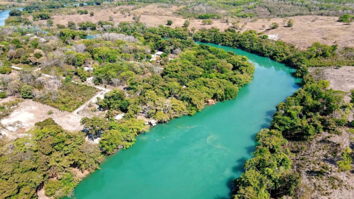Vista panorámica del Río Candelaria en Campeche