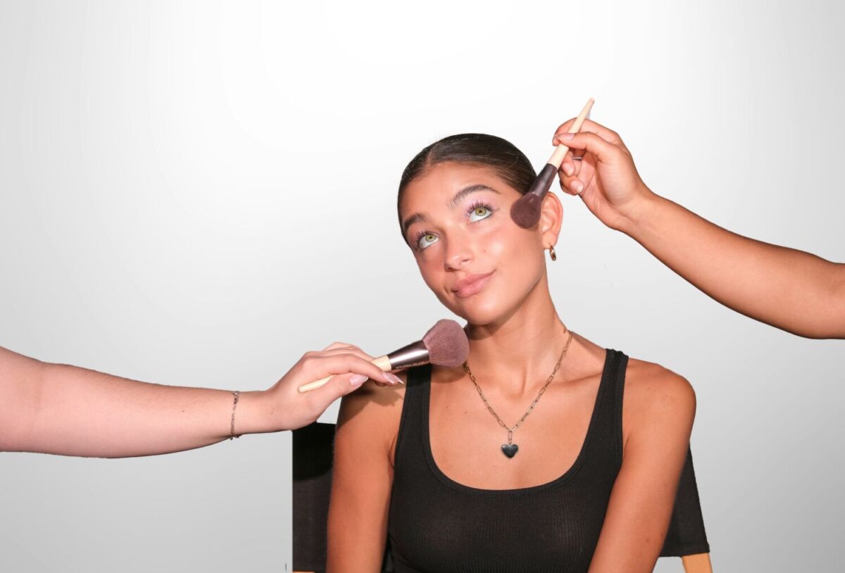 ‘Sigo sin entender qué es el anti-blush’: Te explicamos qué es la tendencia de maquillaje que todas están usando 