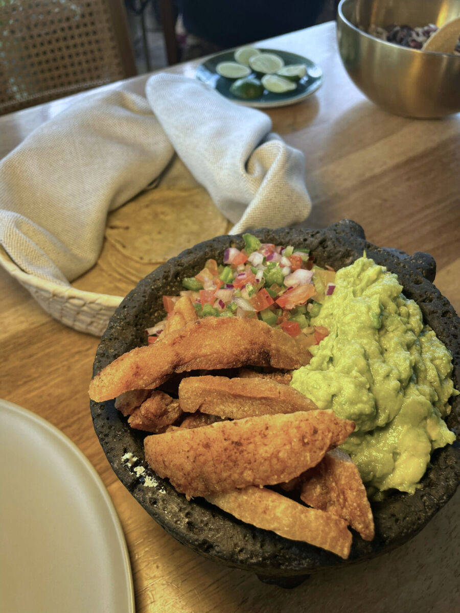 Guacamole con chicharrón norteño en el Restaurante Altanera