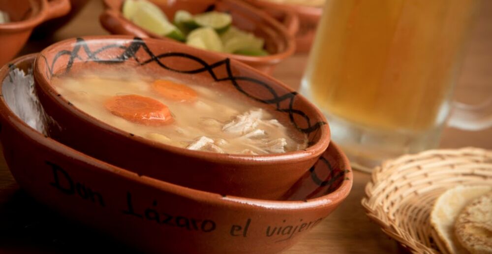 Caldo de gallina con arroz y garbanzos