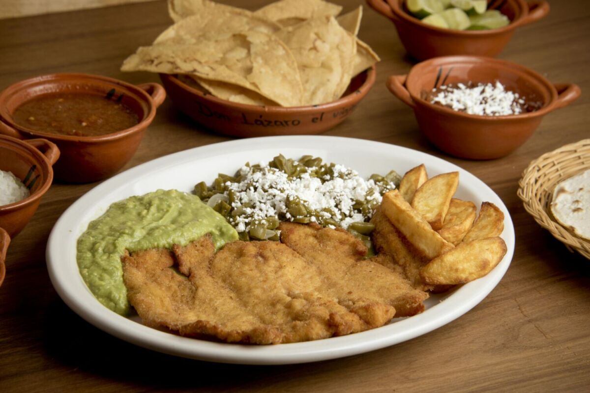 Pechuga empanizada en el restaurante Don Lázaro el Viajero