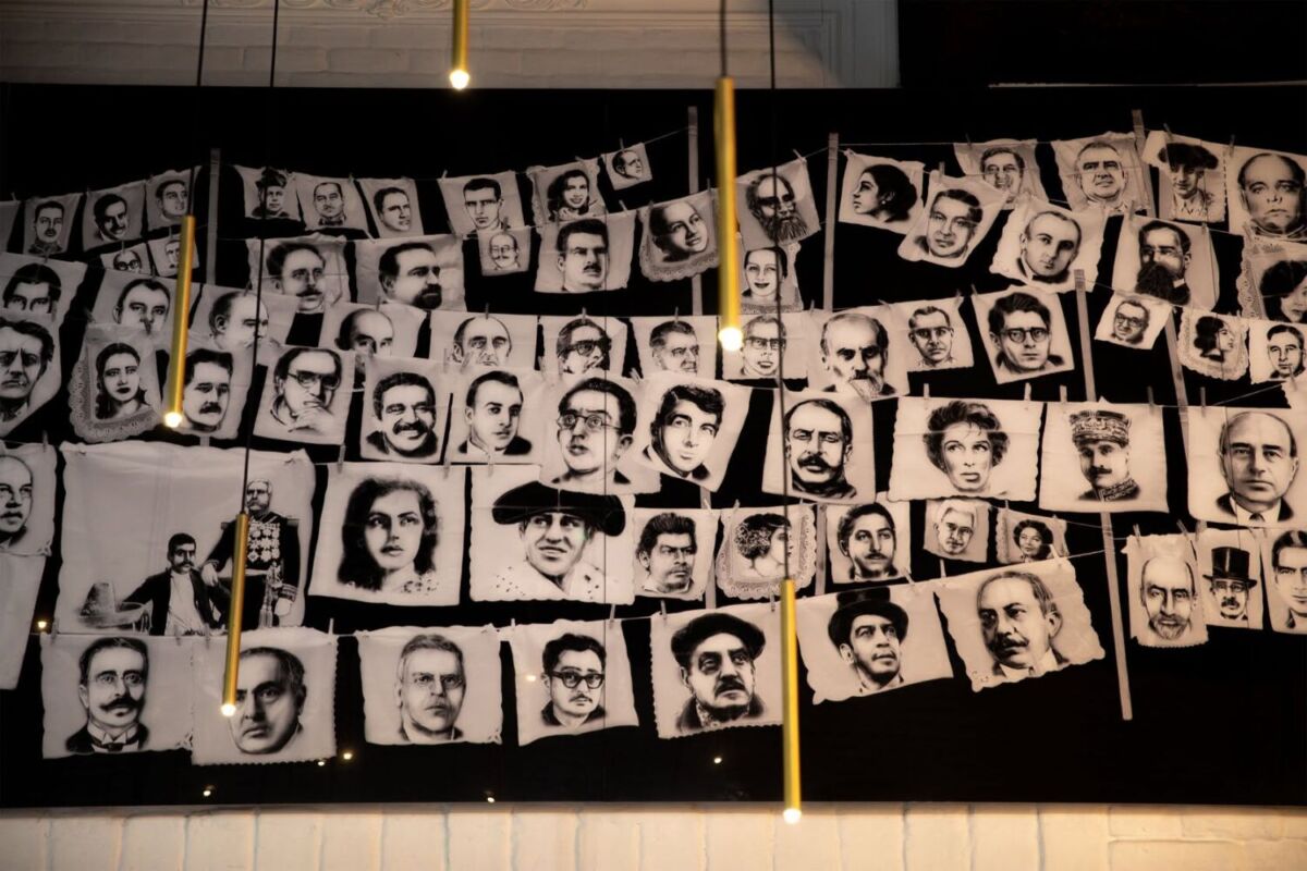 Pared del restaurante Prendes con fotografías de famosos