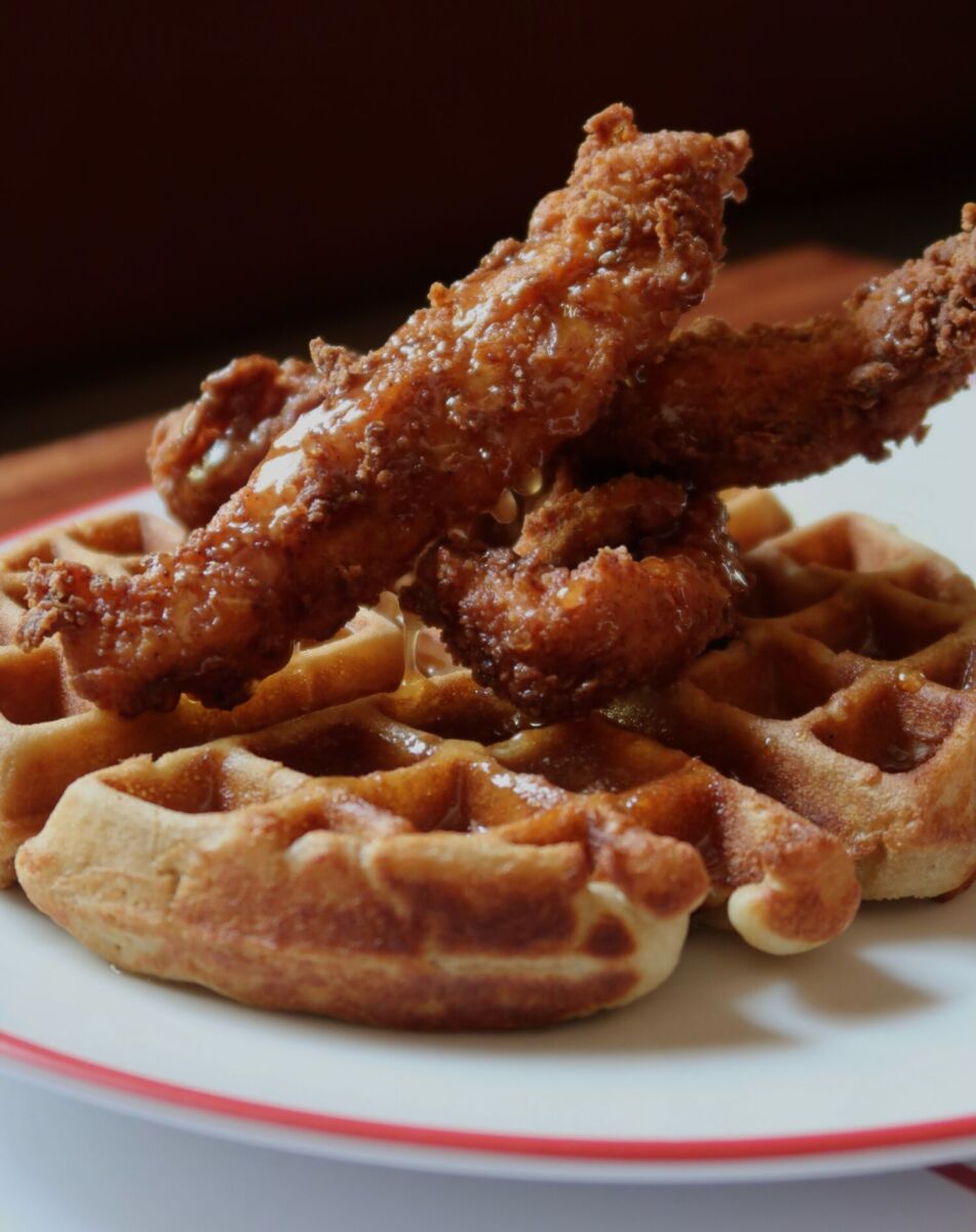 Waffle con pavo frito