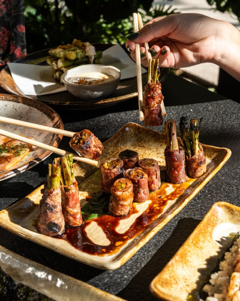 comida japonesa en restaurante