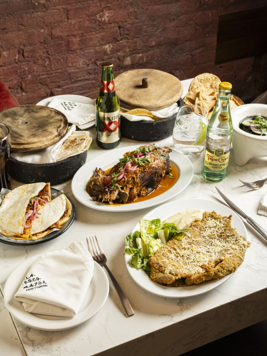 comida de celebración del 15 de septiembre en restaurante