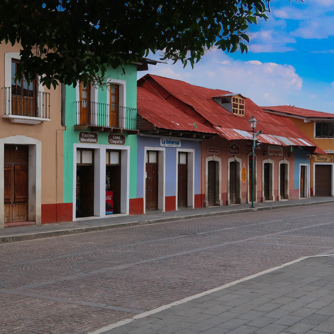 calles empedradas en pueblos románticos