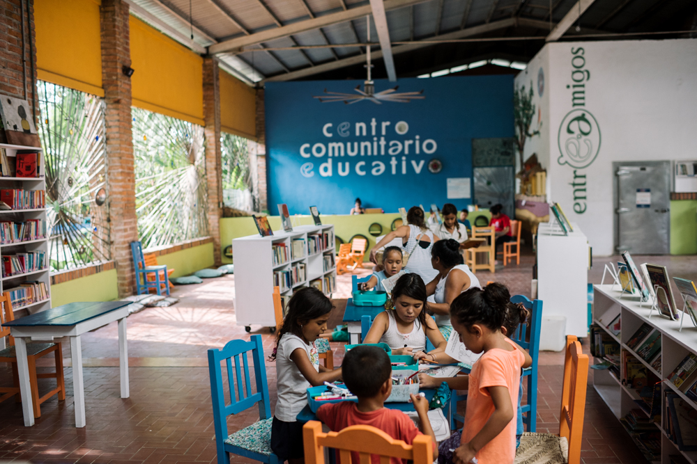 centro educativo en pueblo de Narayit