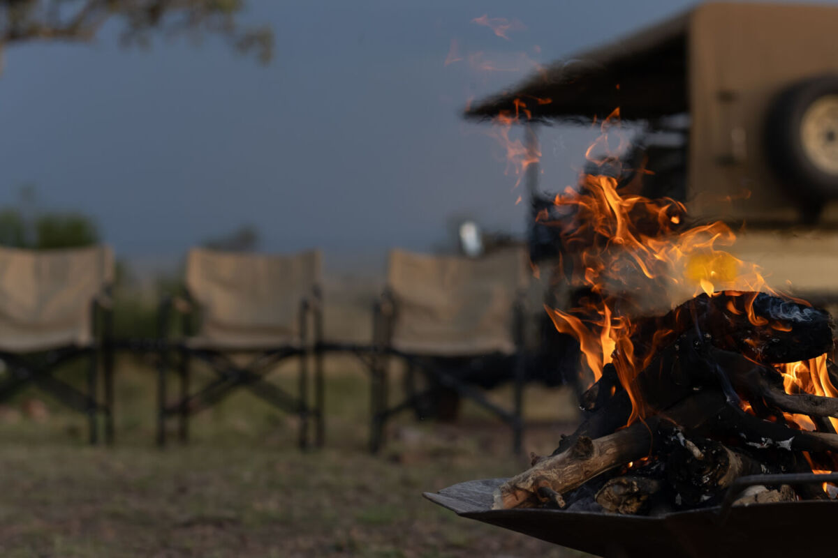 fogata en un campamento