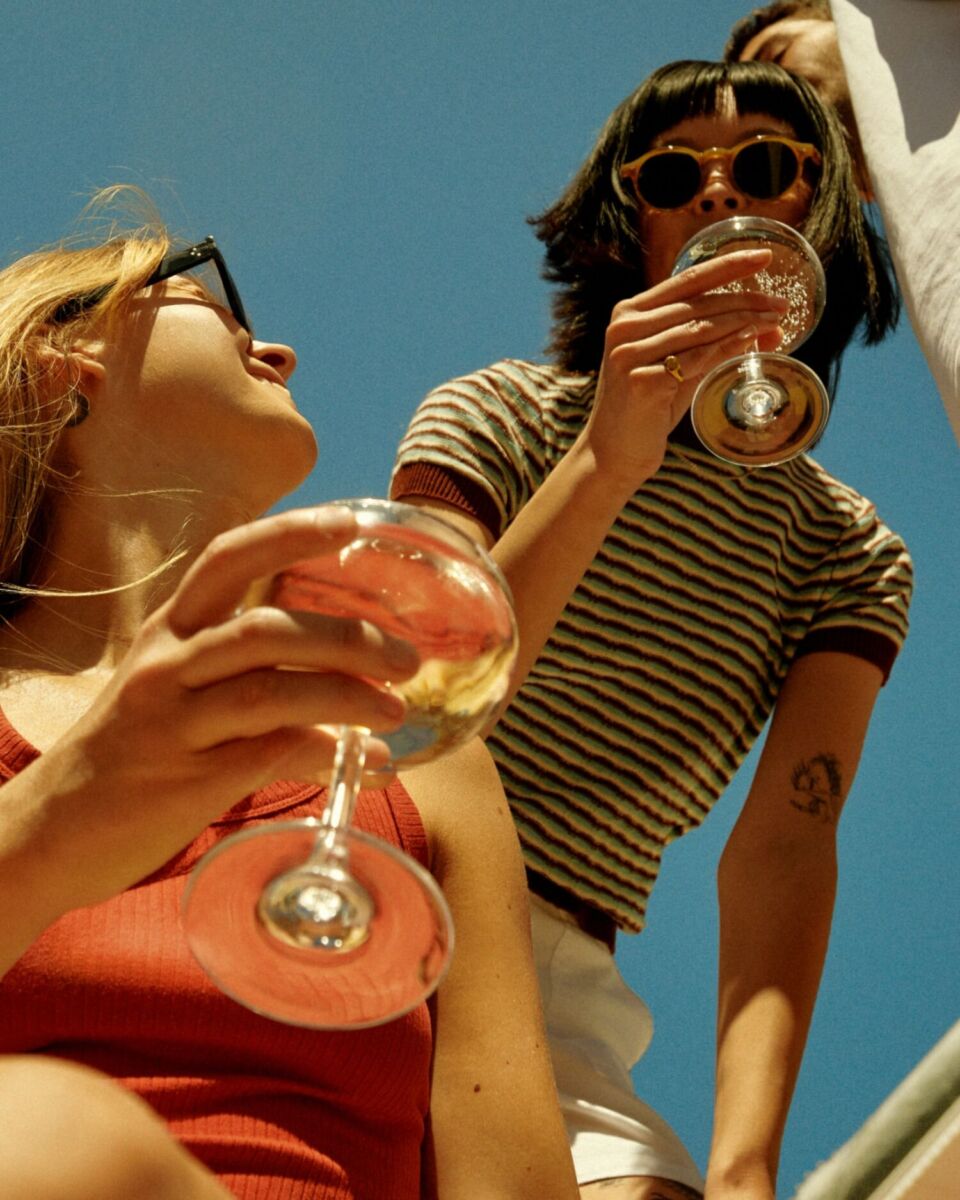 Plan para sentirte en verano aunque sea otoño: Reunir a mis amigas a tomar un Spritz Orange en el jardín