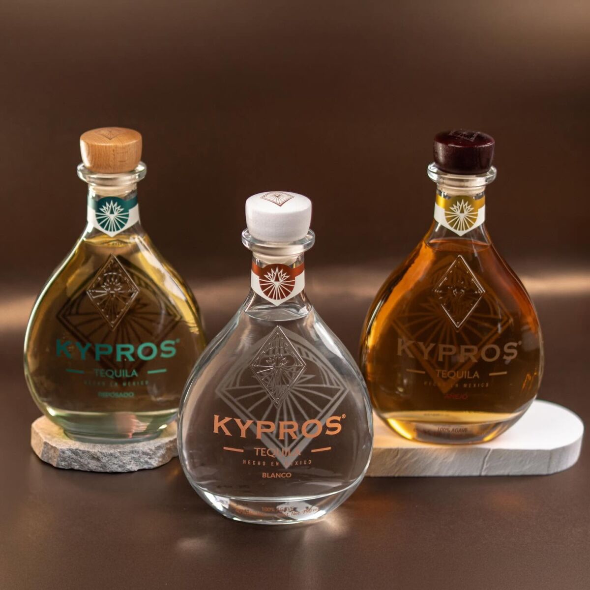 Tequila Blanco, Reposado y Añejo de Kypros 